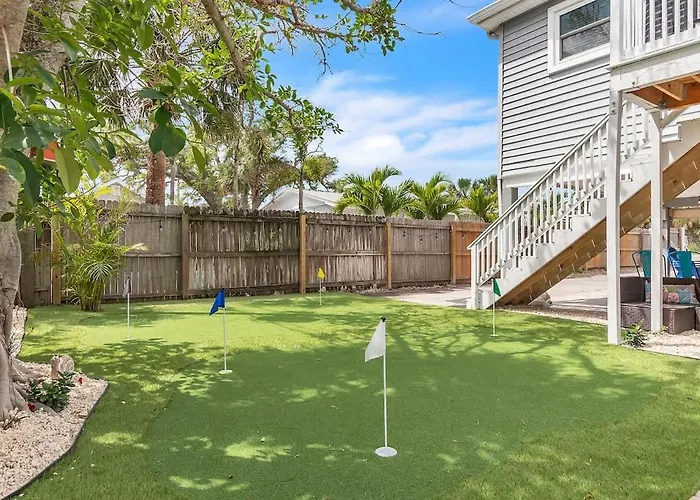 2 Min Walk To With Hot Tub And Games * Clearwater Beach