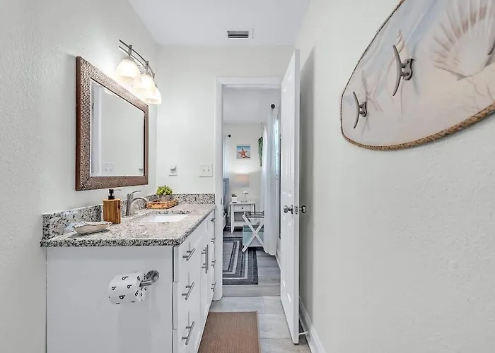 2 Min Walk To With Hot Tub And Games * Clearwater Beach